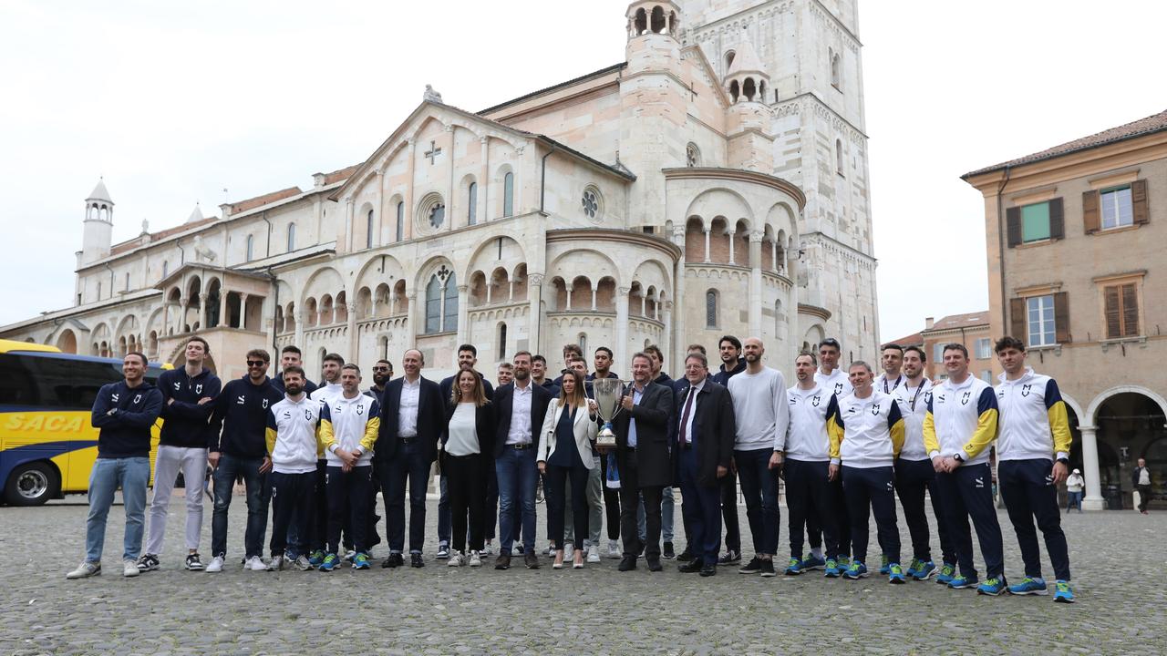 Modena volley in Municipio&nbsp; con la Coppa Cev Il sindaco: «Risultato straordinario» 
