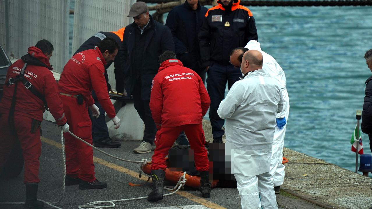 Il recupero del cadavere del settantaseienne (foto Franco Silvi)