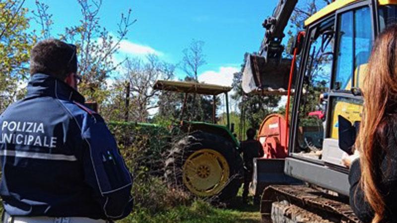 Diaccialone: blitz per rimuovere il trattore che bloccava la strada