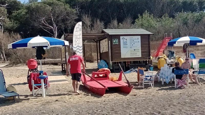 «Ho sentito le urla disperate dei bagnanti», ecco come sono stati salvati cinque ragazzi in mare a Baratti