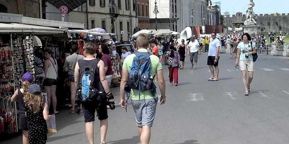 Assalto alla bancarella in piazza: colpito storico ambulante