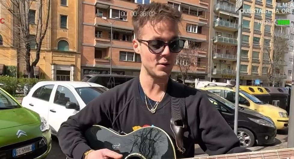 Alessandro e la sua musica in televisione: «Il sogno? Vivere della mia passione»