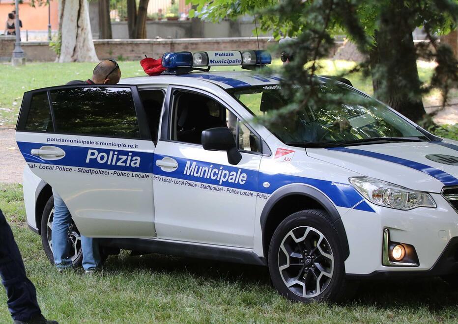 Insulti ai vigili durante la pandemia: «Frasi offensive e sputi verso di noi»