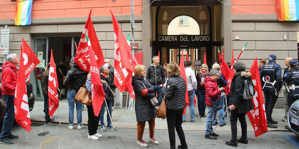 No Vax, la follia sui social