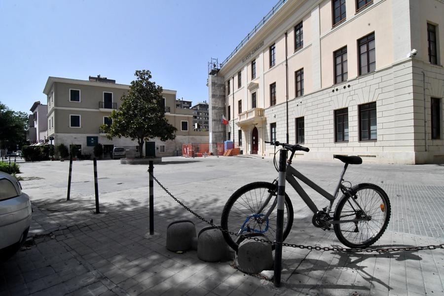 
	Uno scorcio di piazza Manno

