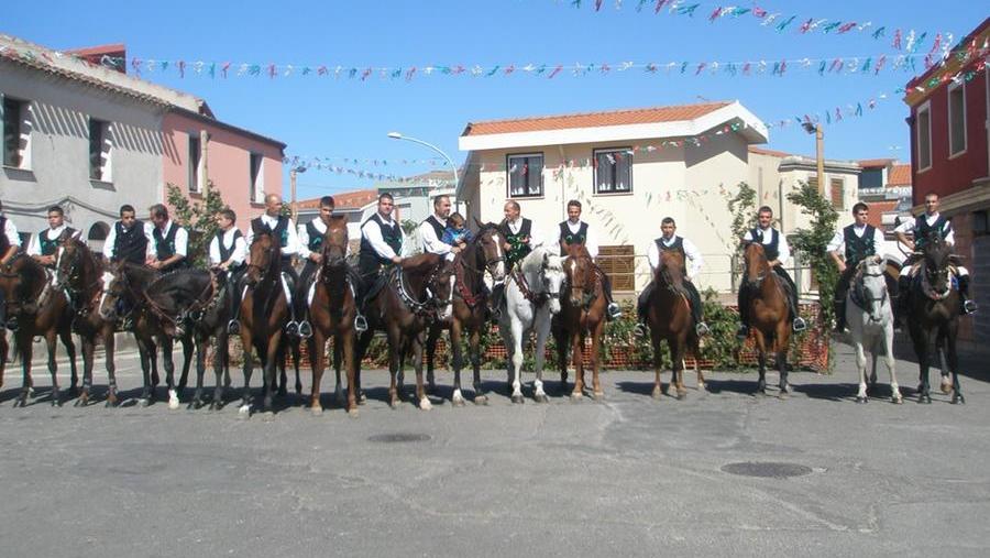 
	Un&nbsp;gruppo di cavalieri sanveresi che partecipano a Sa cursa de sa loriga

