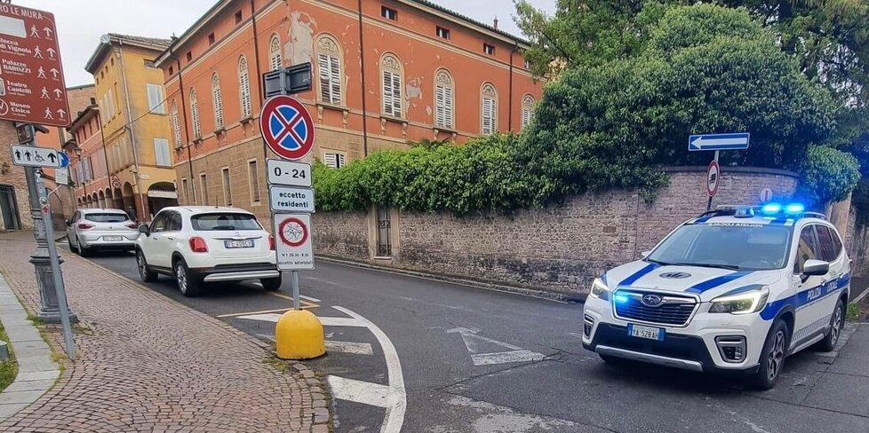 Vignola. Sbaglia la manovra e trancia un tubo Tre appartamenti restano senza gas 