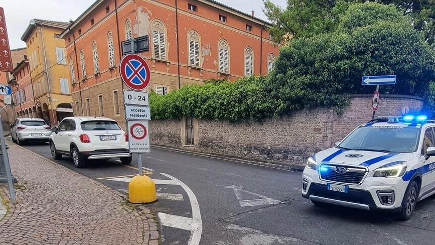 Vignola. Sbaglia la manovra e trancia un tubo Tre appartamenti restano senza gas