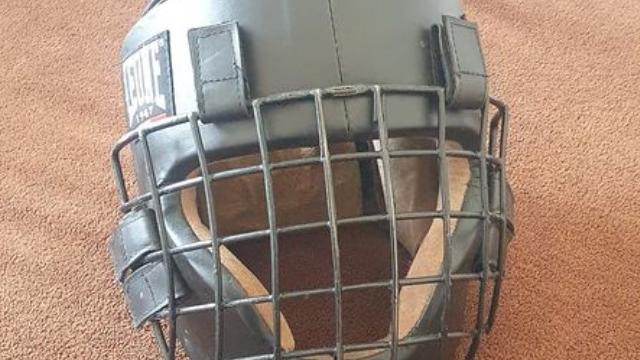 Vive da 16 anni con una maschera alla Hannibal Lecter e le mani legate: il caso del sardo Bruno