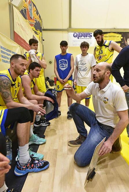 Un timeout di coach Damiano Cagnazzo