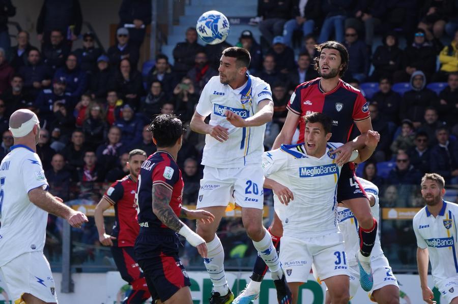 Ancora una pari per il Cagliari: 0-0 contro il Frosinone