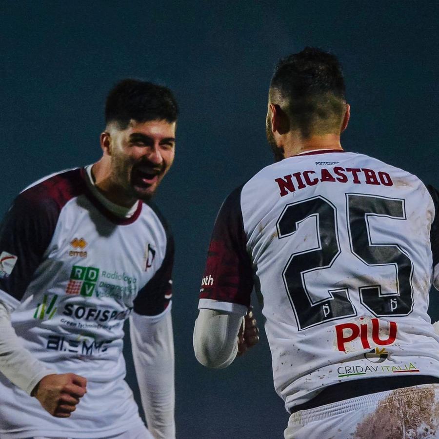 
	Antonio Cioffi festeggia insieme a Francesco Nicastro

