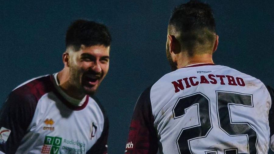 Antonio Cioffi festeggia insieme a Francesco Nicastro