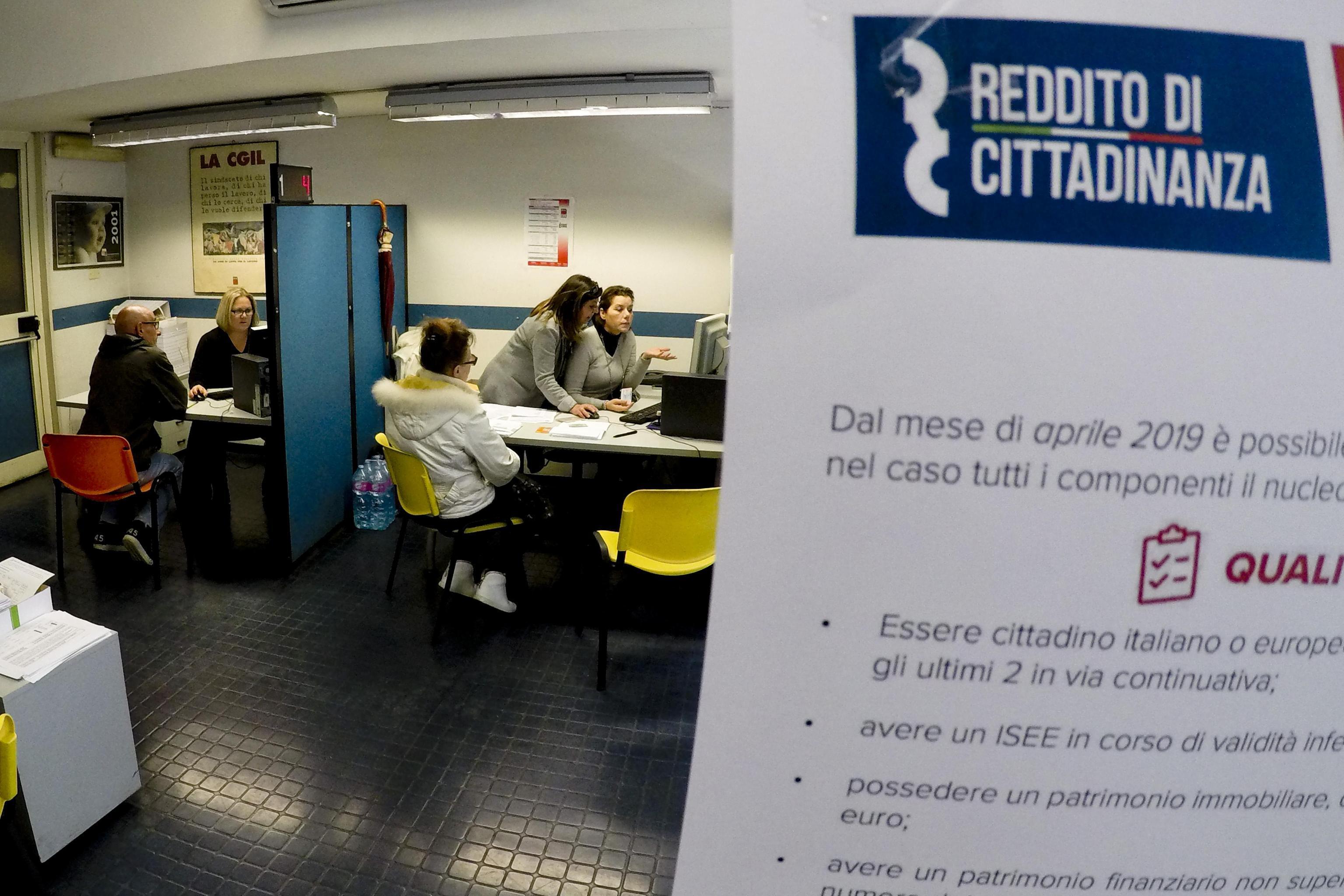 Addio al Reddito di cittadinanza: come funziona la “Gil” da 500 euro al mese