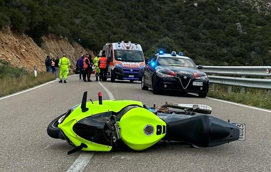 Perde il controllo della moto e finisce fuori strada: muore sul colpo un giovane di Villasimius