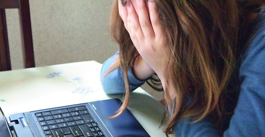 Bikinioff, trovarsi nude nella chat: la nuova trappola sul web