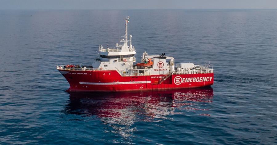 Nave Emergency salva 55 migranti, assegnato il porto di Marina di Carrara