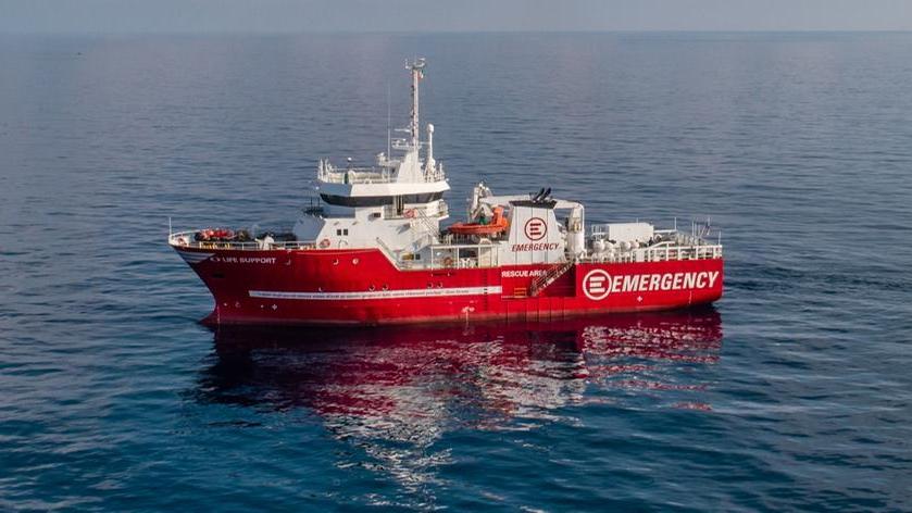 Nave Emergency salva 55 migranti, assegnato il porto di Marina di Carrara