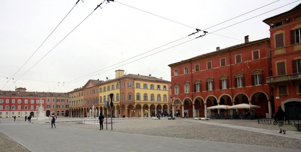 Modena Piazza Roma, via allo studio per “spostare” il filobus 
