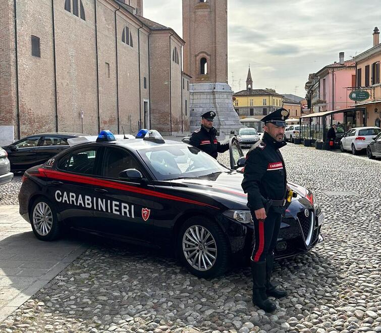 Pontelangorino, estrae un coltello e minaccia clienti dopo una furiosa lite fuori dal bar