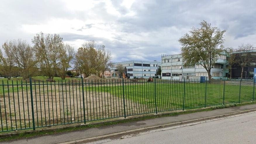 L’area tra Iti Marconi e via Palermo dove sorgerà la nuova palestra del Villaggio scolastico di Pontedera