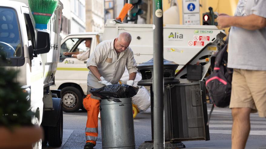 Prato, tassa dei rifiuti in aumento per i cittadini e le aziende