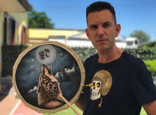 L’ex manager livornese diventato sciamano alle Canarie: «Ci sono tanti ciarlatani in questo campo, quel che conta è l’intento»