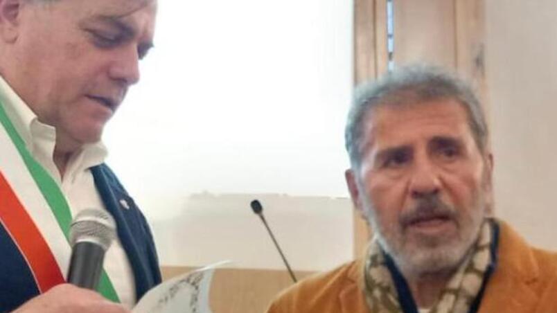 Girolamo Ciulla riceve dal sindaco Alberto Giovannetti la cittadinanza onoraria di Pietrasanta