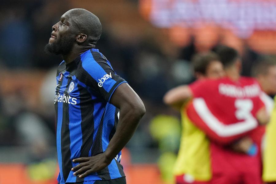 Calcio, l’Inter cade ancora in campionato: il Monza espugne San Siro