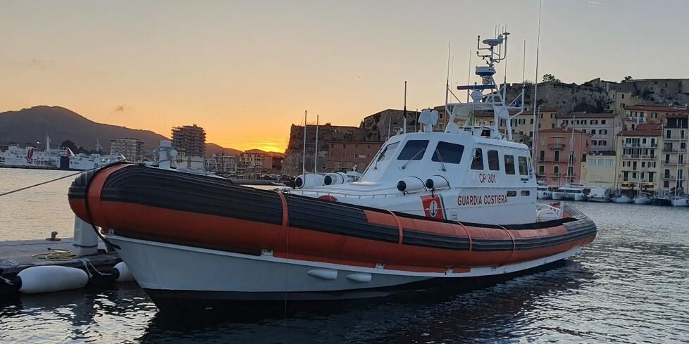 La Cp 301 all’ancora nel porto di Portoferraio