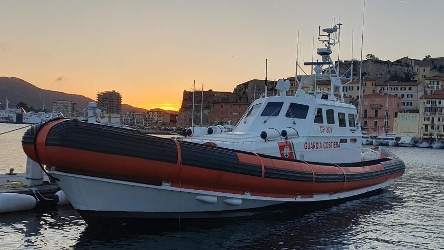 La Cp 301 all’ancora nel porto di Portoferraio