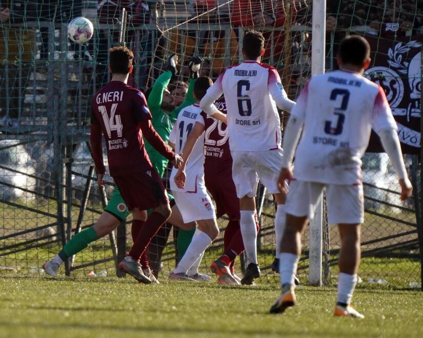 Nieri-gol nella sfida casalinga del Mobilieri contro il Livorno (Franco Silvi)