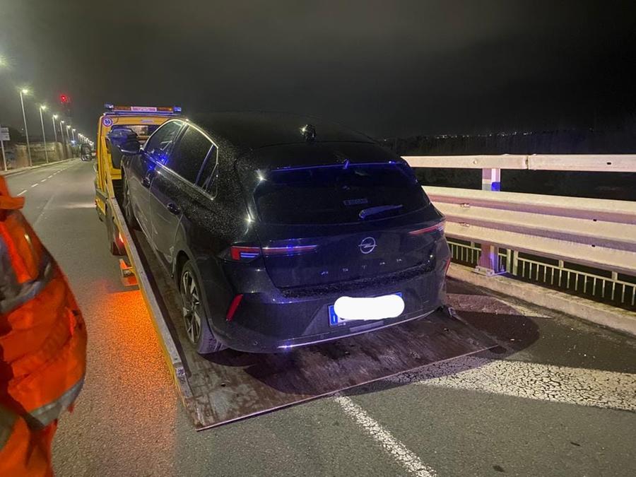 Patente revocata ma lui viene trovato alla guida per la terza volta in un mese: auto sequestrata a Cagliari