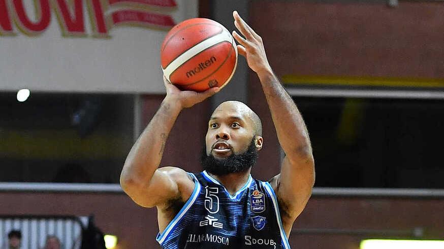 Chris Dowe è stato il miglior realizzatore della Dinamo con 16 punti