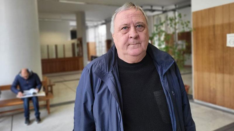 Carabinieri imputati per maltrattamenti in caserma, uno scrittore inglese ne farà un libro: «Questo è un processo politico. Anni per una sentenza, ingiusto»