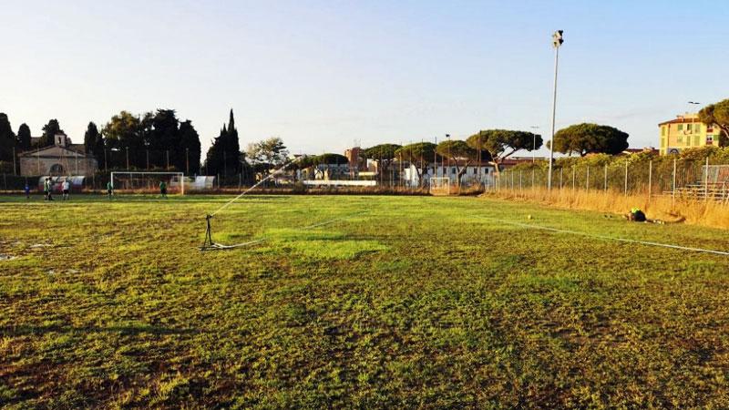 Livorno, tifosi insultano il giovane arbitro: «Cori e offese dalla tribuna». Il caso durante una partita di Giovanissimi