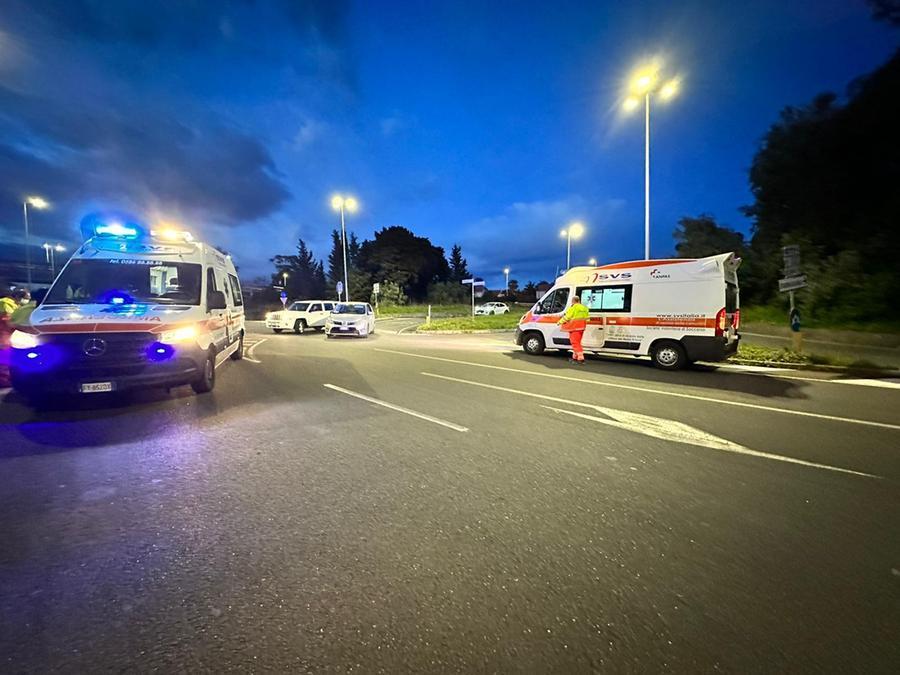 Incidente in via di Popogna, due ventenni in ospedale