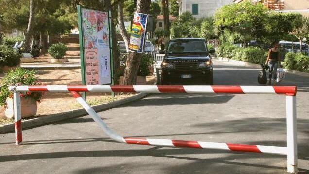 La sbarra in pineta Marradi a Castiglioncello sarà affidata alla Pro Loco