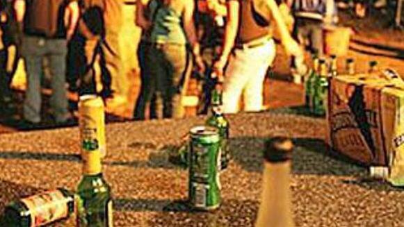 I giovani e le abbuffate di alcolici: «Bevono per sentirsi accettati»