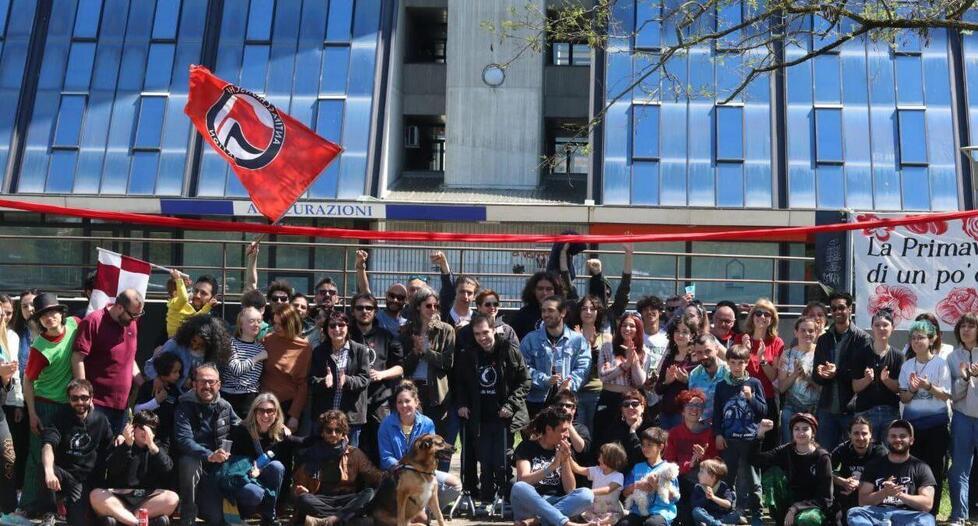 «Abbiamo messo in fuga l’autore delle svastiche»