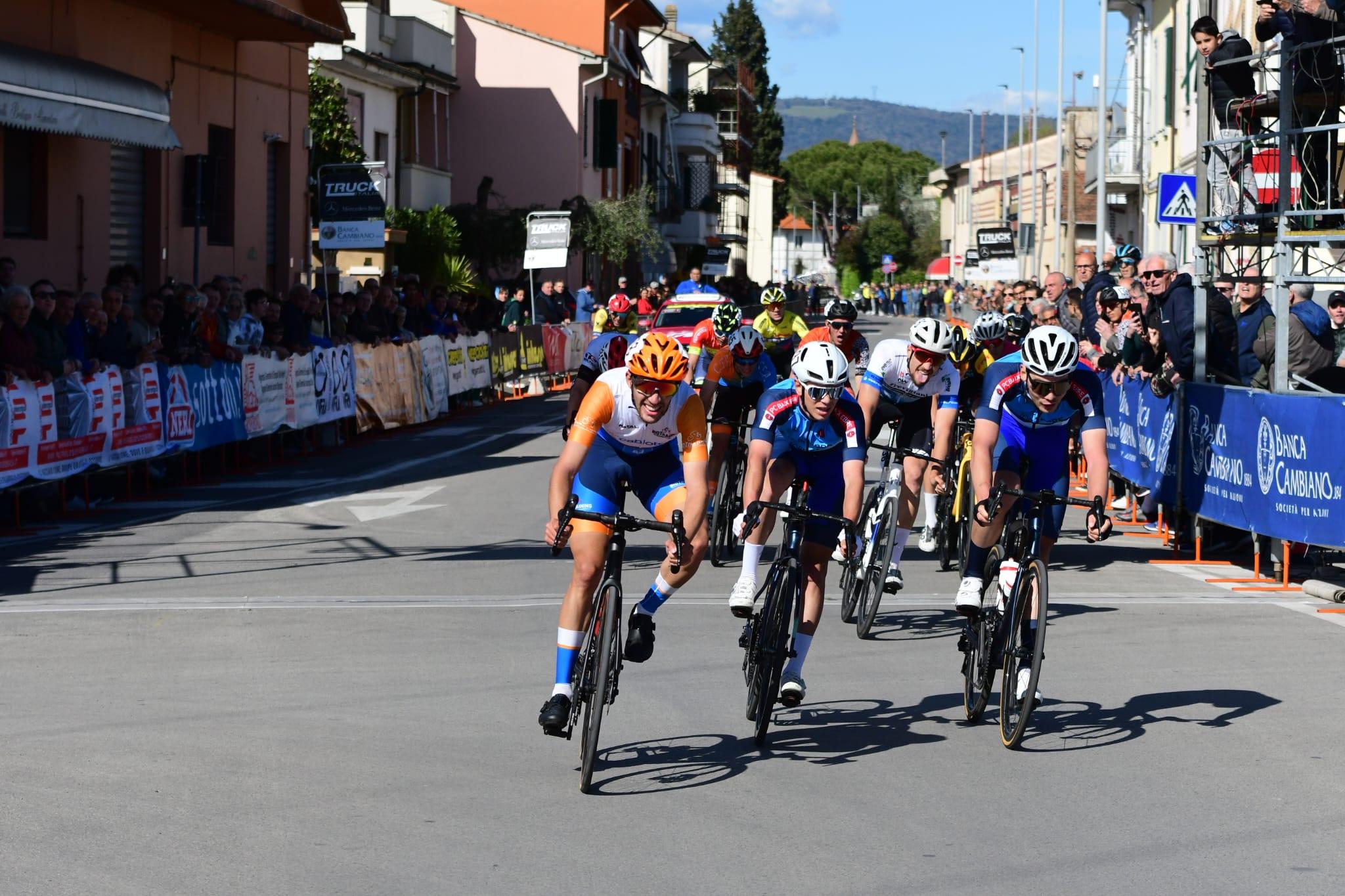 Lo sprint vincente di Tonioli