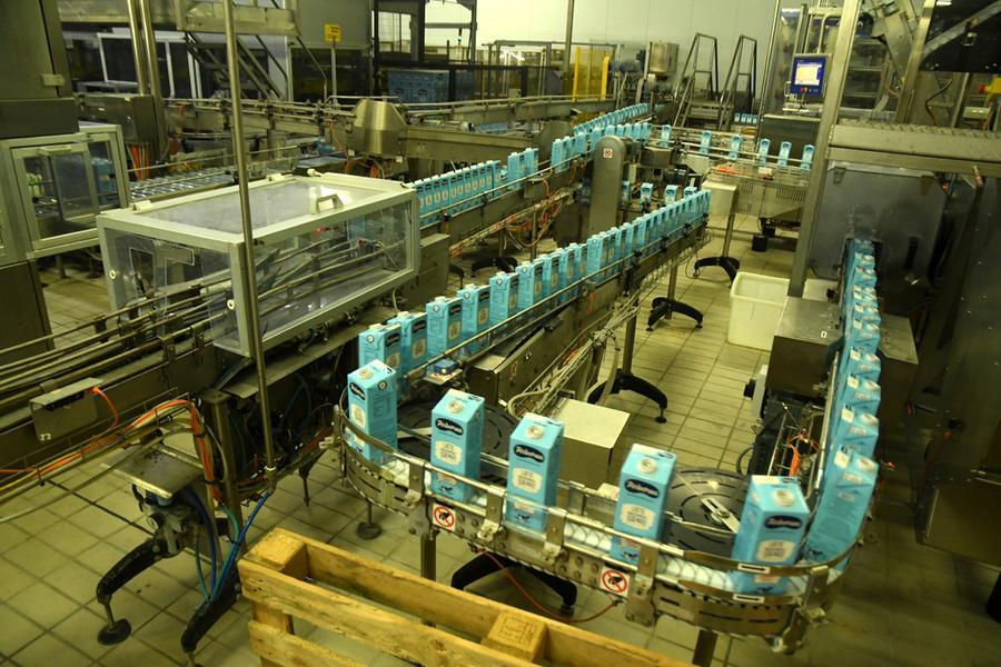 
	Una delle linee di confezionamento del latte nello stabilimento della 3A

