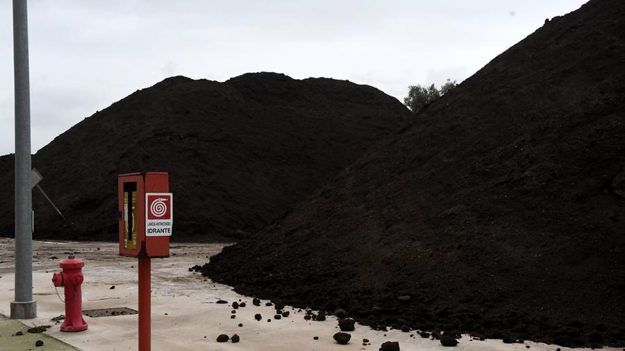 Il residuo della frazione umida all'aperto nell'impianto di Masangionis, gestito dal Cipor