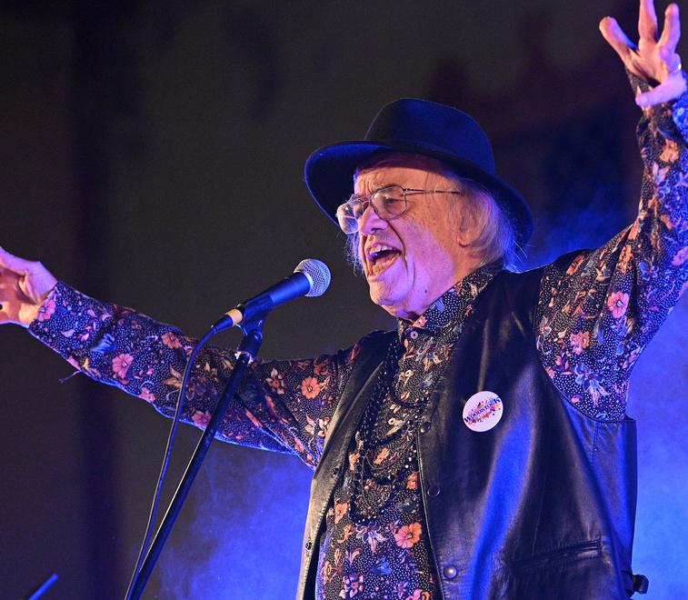 Modena «Fra futuro e memoria» l’opera beat di Ziobac alias Marco Baccarini 