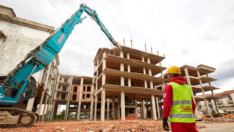 Ponte a Elsa, giù l’ecomostro: per cittadini e negozianti «è il giorno della rinascita»