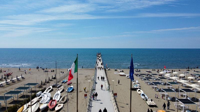 Bagni in Versilia, è la “settimana santa” dei balneari: le strategie anti-aste