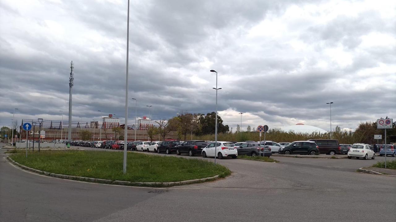 Tragedia in via Masi a Livorno, settantenne trovato morto nel parcheggio