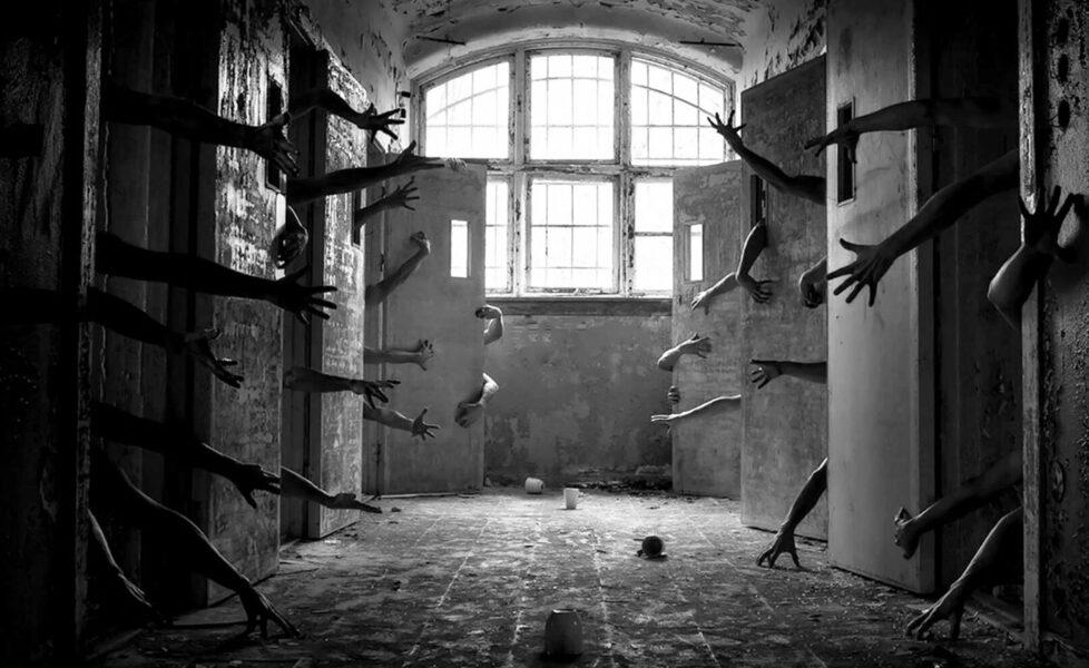 Non erano luoghi di cura ma luoghi di “scomparsa”: i manicomi nati come strumenti di segregazione