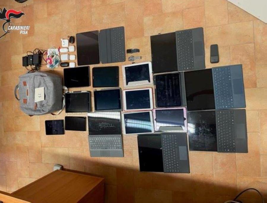 Pisa, furti sulle auto dei turisti: cinque arresti. Sono ritenuti colpevoli di 33 colpi – Video