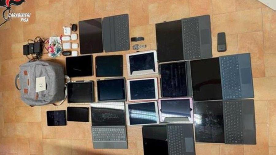 Pisa, furti sulle auto dei turisti: cinque arresti. Sono ritenuti colpevoli di 33 colpi – Video